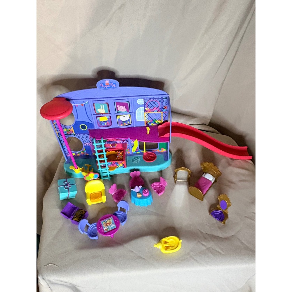 Peppa Pig Playcenter Playset with 8 Figures and Furniture Accessories Lot